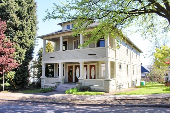 Building Photo - 3628-3634 SE Milwaukie Ave