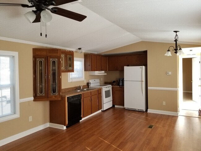 Building Photo - Two Bedroom home