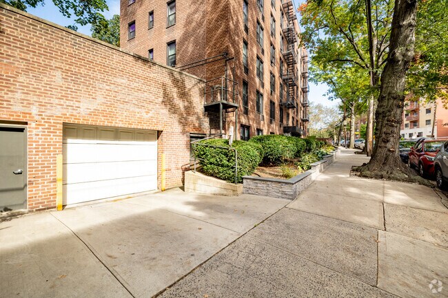 Foto del edificio - 140-17 84th Dr