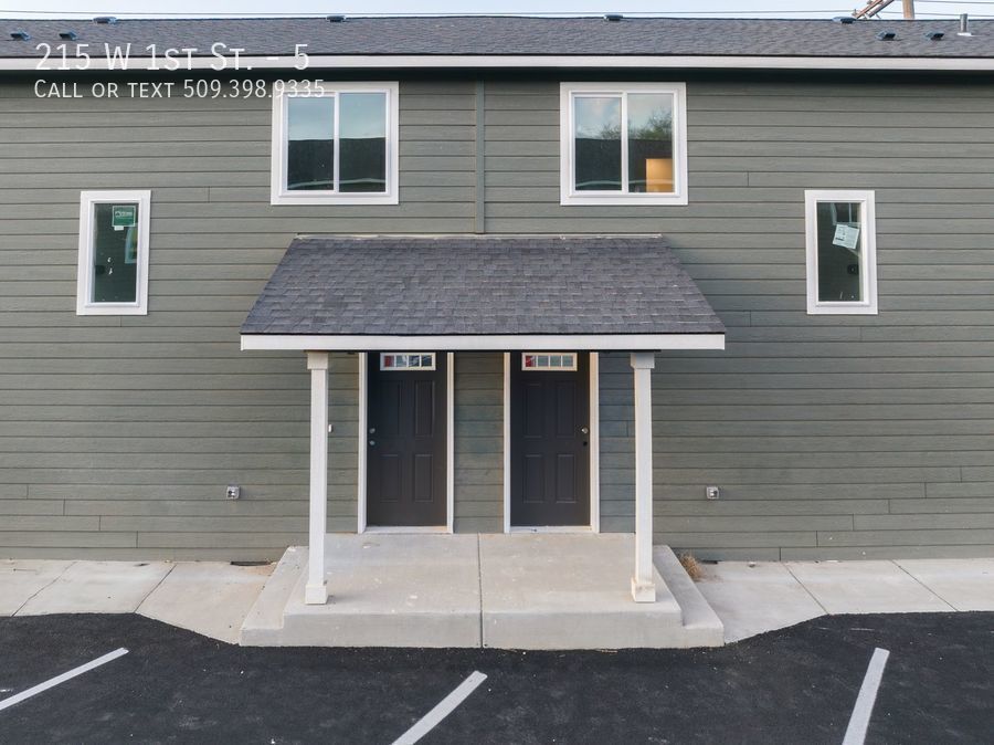 Primary Photo - 3 Bed, 2.5 Bath Townhouse in Warden, WA. W...