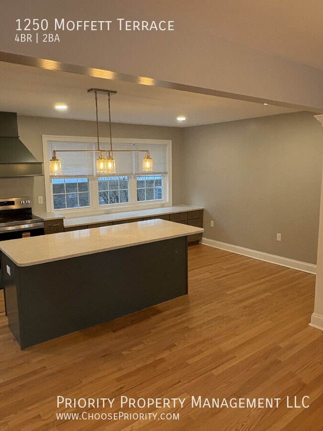 Building Photo - 1250 Moffett Terrace