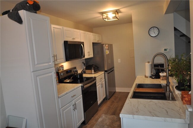 Building Photo - 34 Arrowhead Way S