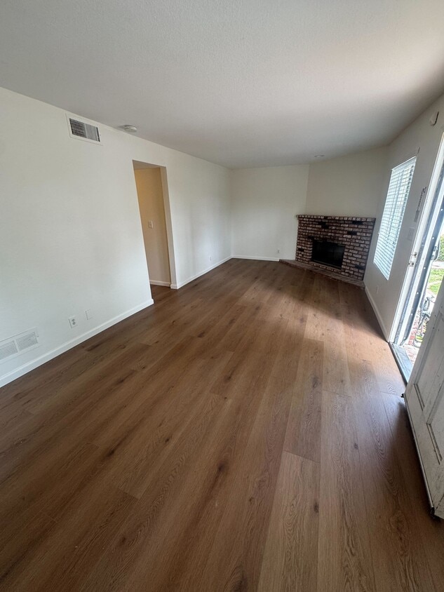 Photo - 331 Newport Ave (Long Beach, CA)