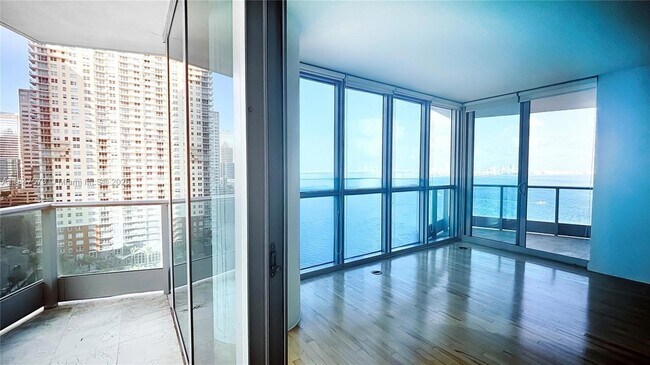 Foto del edificio - 1331 Brickell Bay Dr