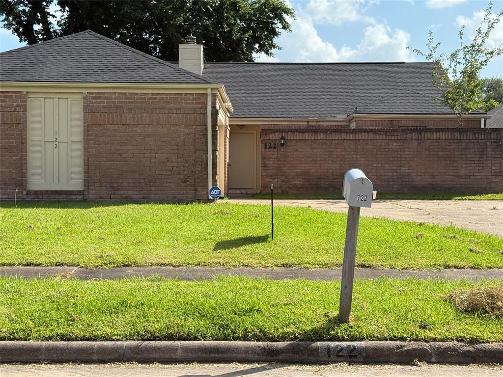 Primary Photo - 122 Queens Ct