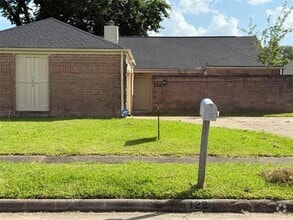 Building Photo - 122 Queens Ct