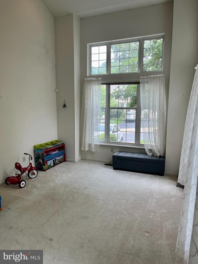 Building Photo - 211 Brookdale Ct