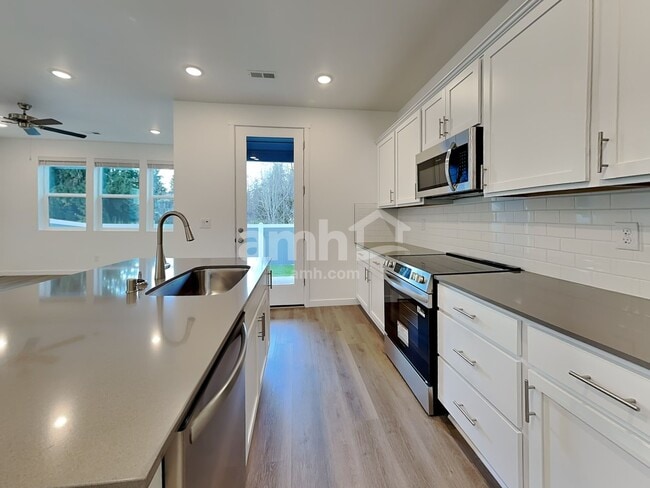 Building Photo - 5109 Turnstone St SE