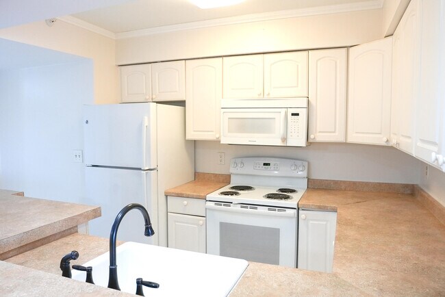 Foto del edificio - 2112 S Cypress Bend Dr