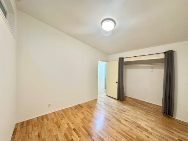 Building Photo - 5101 Ravenna Ave NE