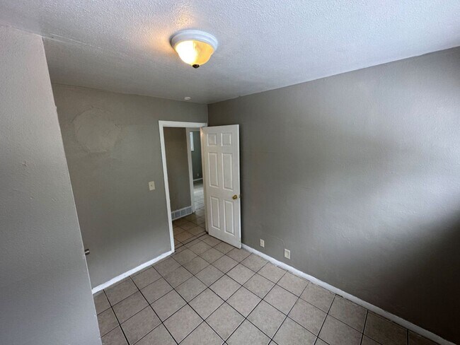 Building Photo - 5657-5659 N 60th St. (Duplex)
