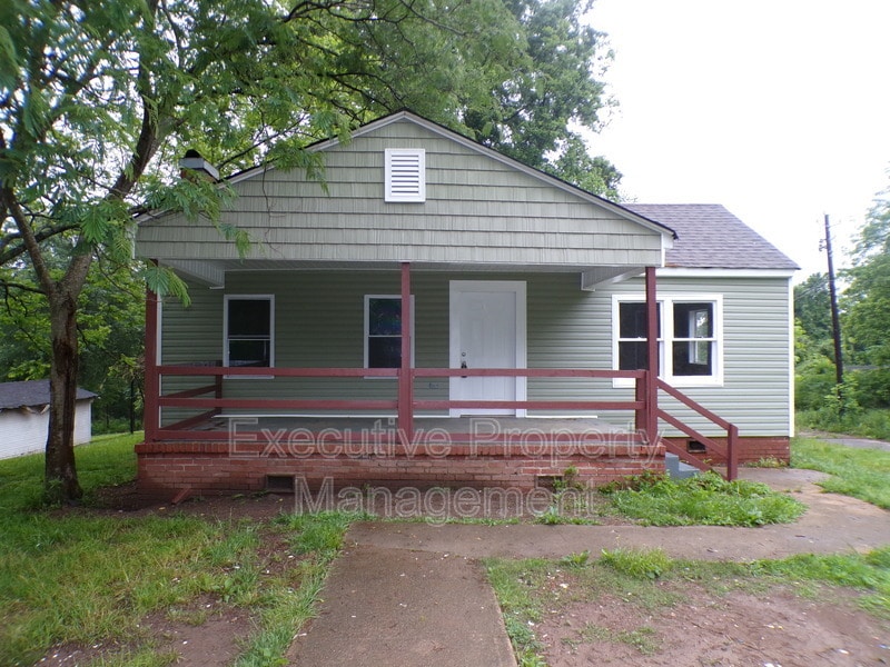 Primary Photo - 5223 Loop Rd