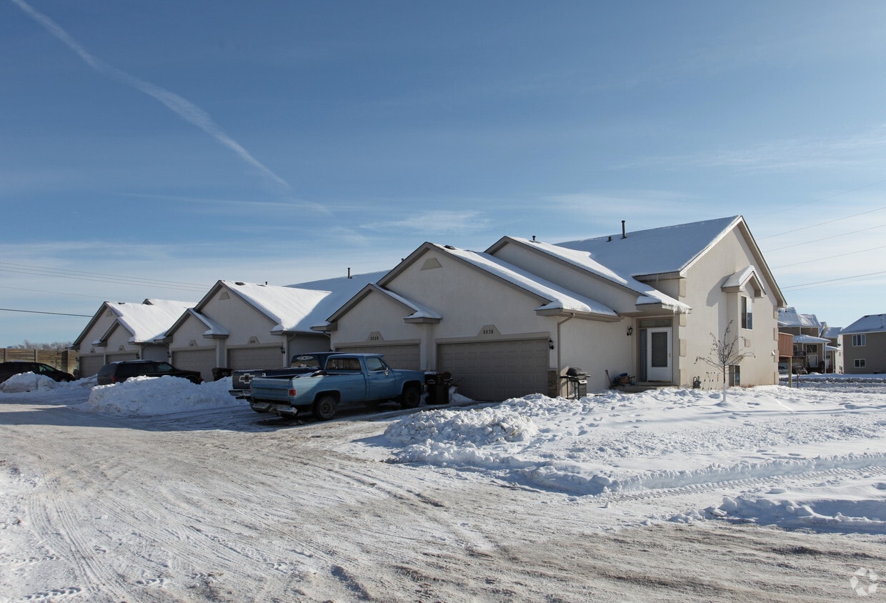 Primary Photo - Evergreen Point Townhomes