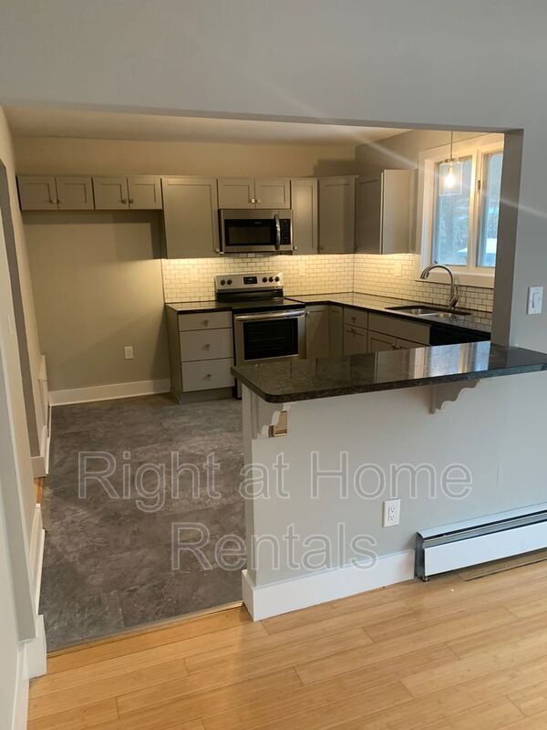 Building Photo - 820 Morvale Rd