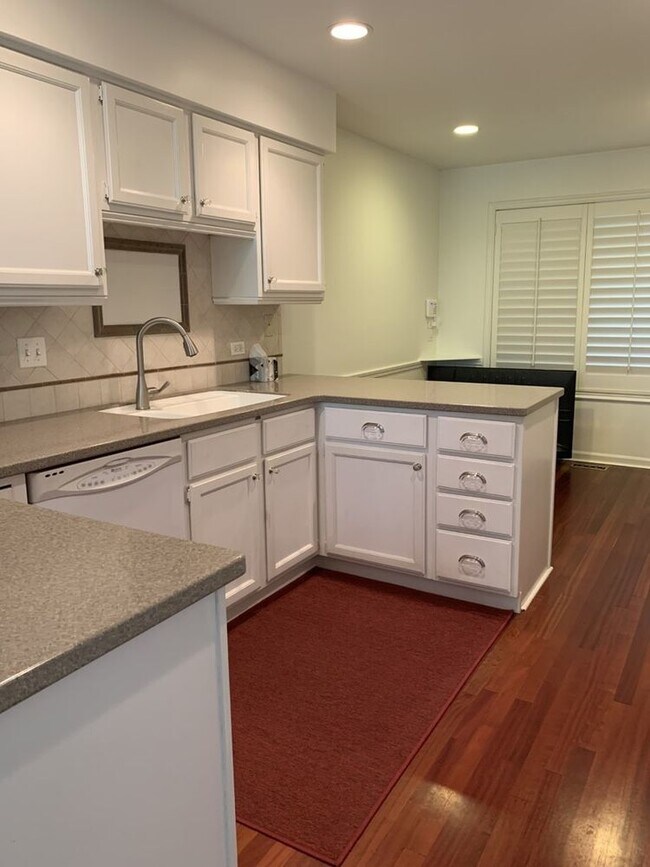 Foto del edificio - 946 Shoreline Rd