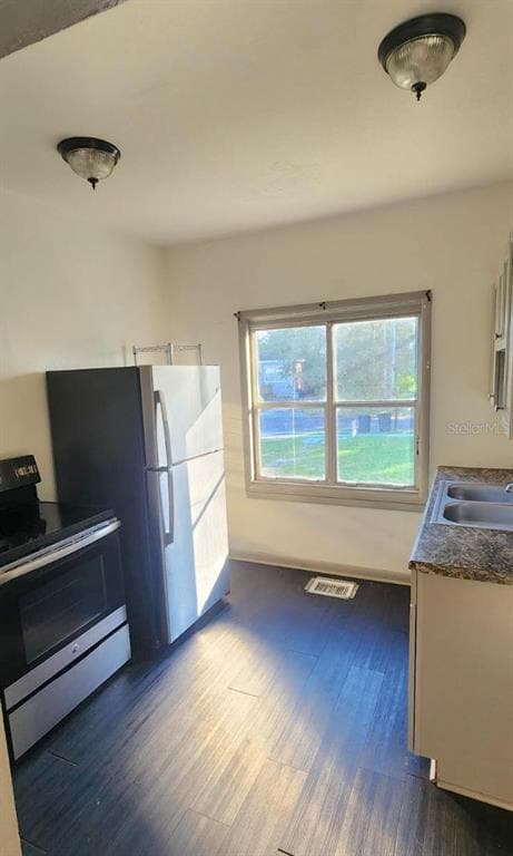 Building Photo - 1330 Pine St