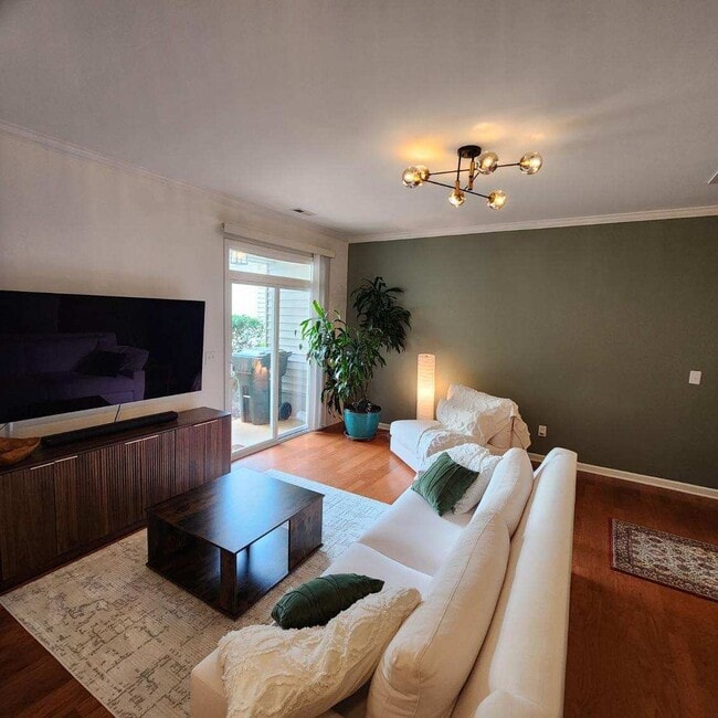 Building Photo - Stunning 3BD, 2.5BA Raleigh Townhome with a 1-Car Garage and Premier HOA Amenities