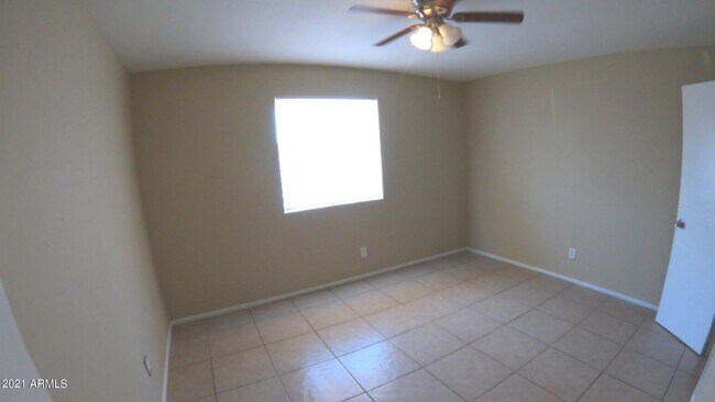 Foto del edificio - 145 S Doran