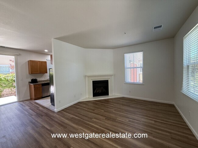 Foto del edificio - 703 Wood Sorrel Dr