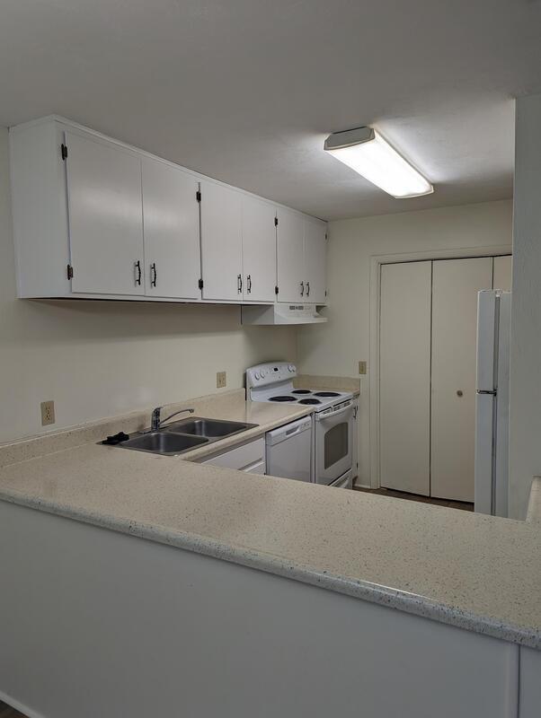 Building Photo - 2650 North Point Ct - B
