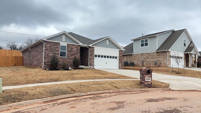 Foto del edificio - 3 Bedroom 2 Bathroom 2 Car Garage Home in Oakdale School District