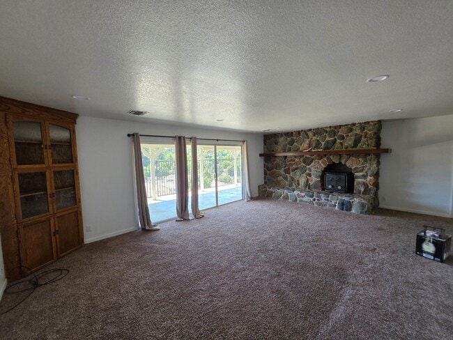 Building Photo - AVAILABLE AUGUST - WESTSIDE RANCHETTE! 3 B...