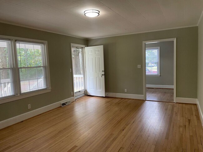 Foto del edificio - 3 BED, 2 BATH BRICK HOME LOCATED IN FRANKL...