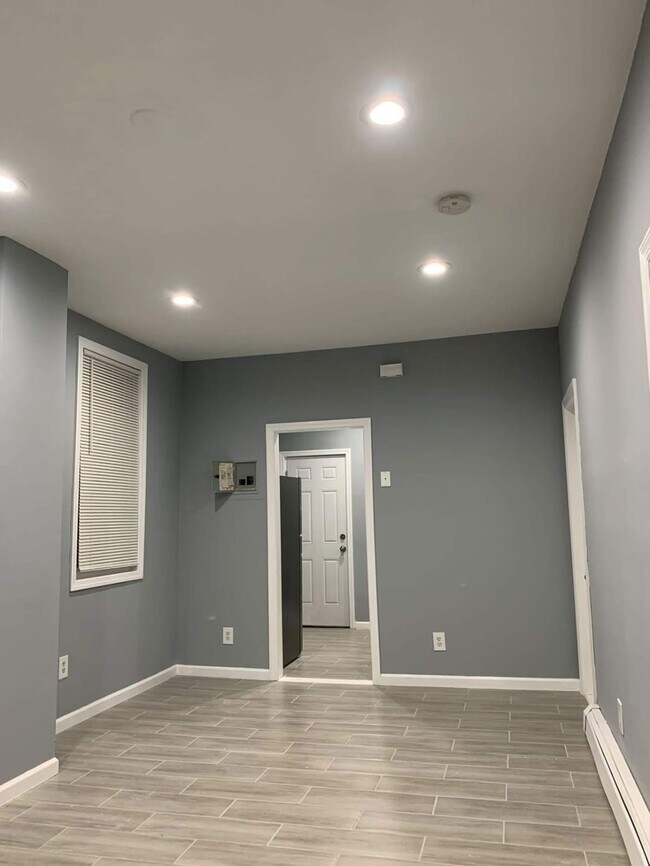 Building Photo - 385 Highland Ave