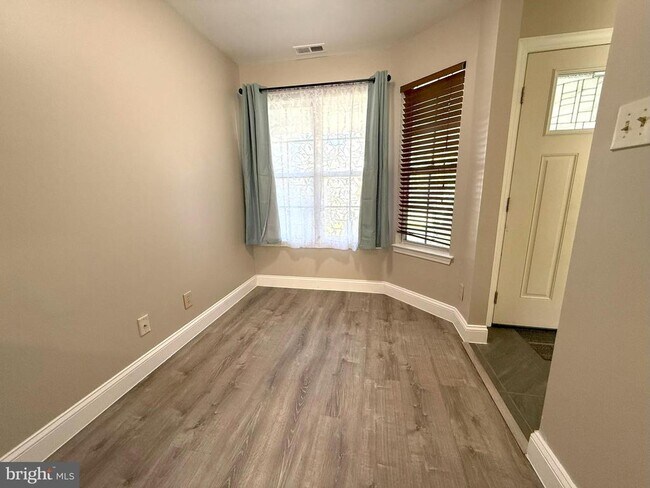 Foto del edificio - 44 Pondview Ln