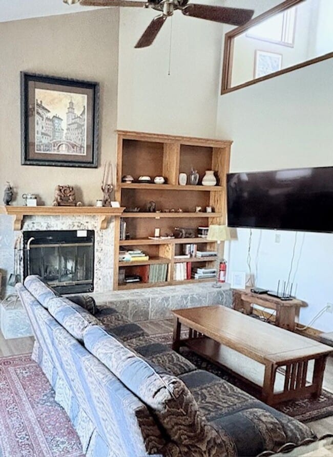 Building Photo - Stunning 3-Bedroom, 2-Story Townhome for Rent – 3,000 sq ft