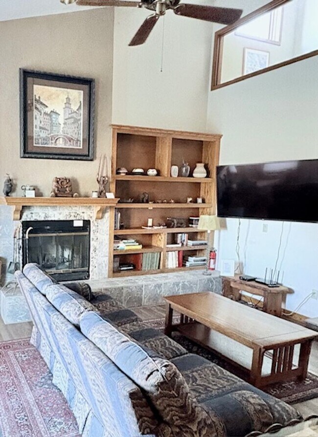 Foto del edificio - Stunning 3-Bedroom, 2-Story Townhome for Rent – 3,000 sq ft