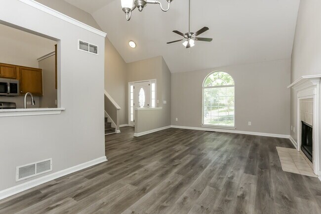 Building Photo - 7353 Essex Dr