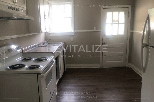 Foto del edificio - Cozy 2 Bedroom/1 Bathroom Duplex in Mobile!