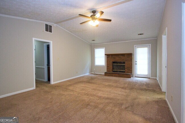 Foto del edificio - 2421 Sherrie Ln SW