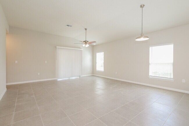 Foto del edificio - 1660 Redfin Dr