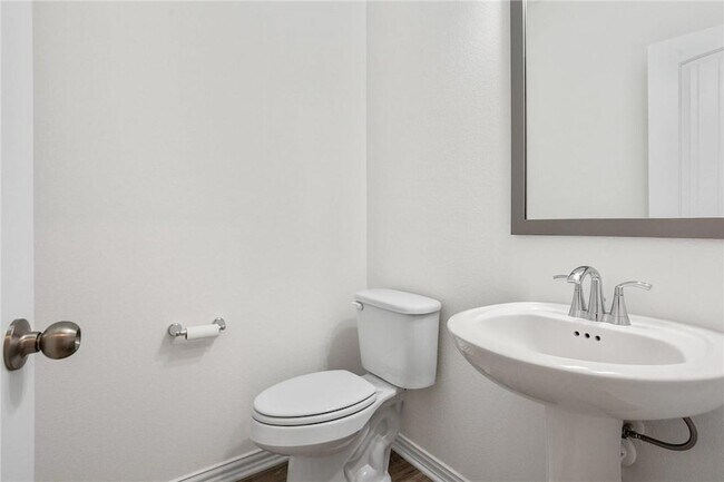 Foto del edificio - 613 Silent Crk Cv