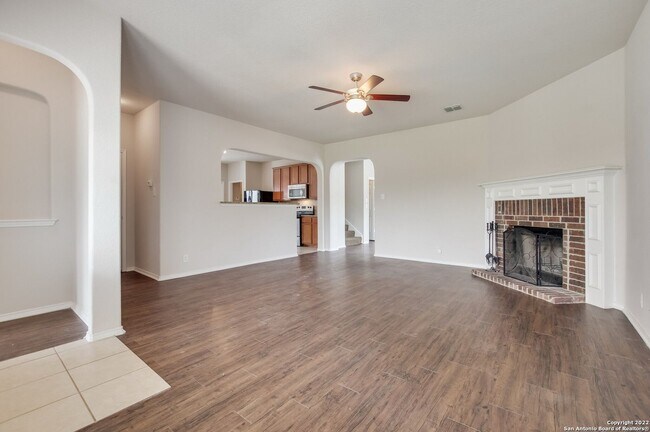 Building Photo - Beautiful 4 BR/3.5 bath home in Turnberry