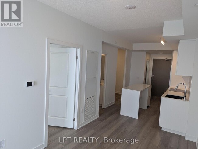 Building Photo - 15 Skyridge Dr