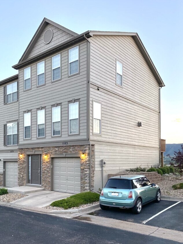 Stunning Townhome in Monument! Townhouse for Rent in Monument, CO