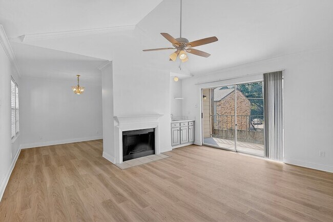 Foto del edificio - 5300 Keller Springs Rd