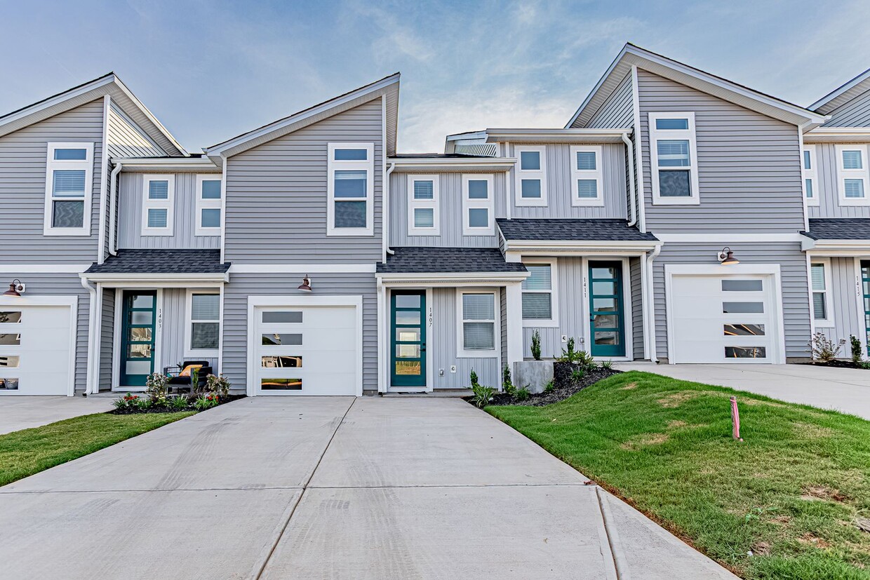 Primary Photo - Brand New Townhome Across Westgate Mall