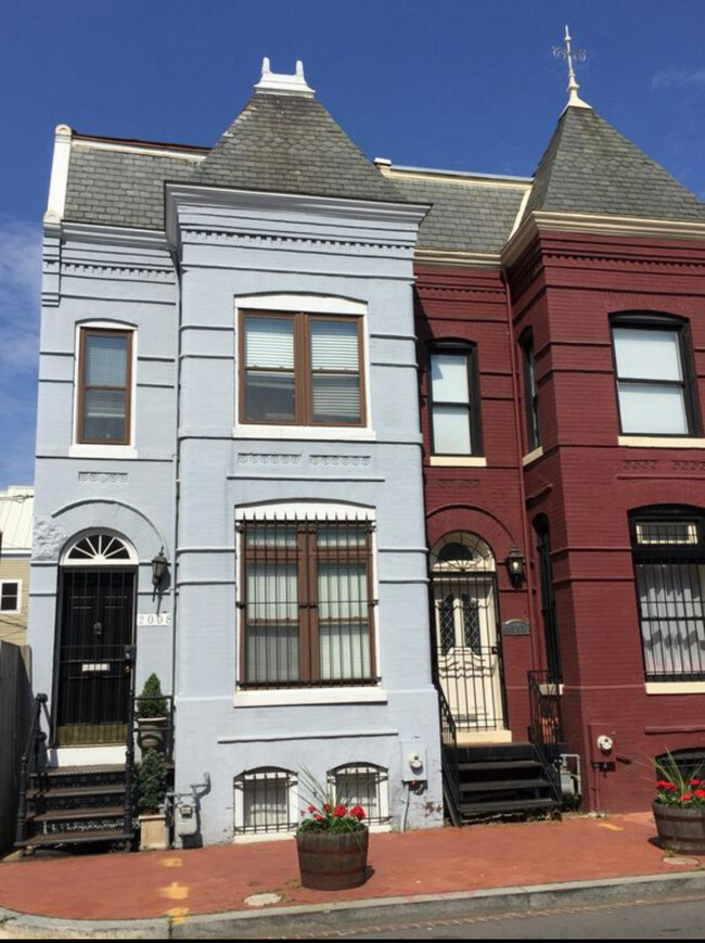 Building Photo - 2008 5th St NW