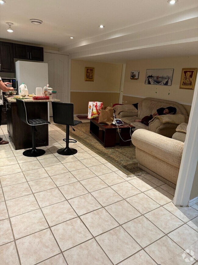 Houses under C1,000 in DollardDesOrmeaux, QC 1 Homes