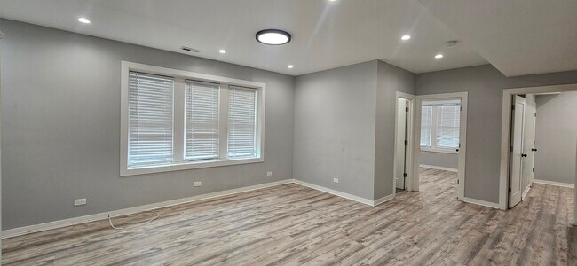 Foto del edificio - 3752 W Division St