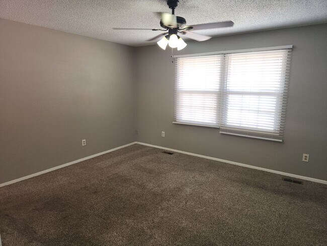 Foto del edificio - Large Townhome at Vickers and Academy!