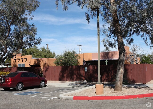 Primary Photo - 1630-1650 E Adelaide Dr