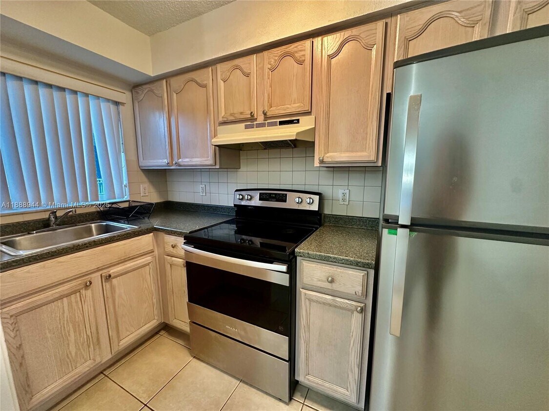 Foto principal - 1274 NE 40th St