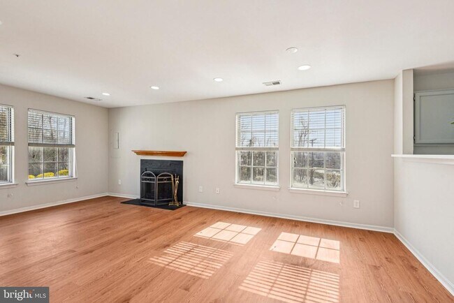 Foto del edificio - 1440 Nutwood Ct