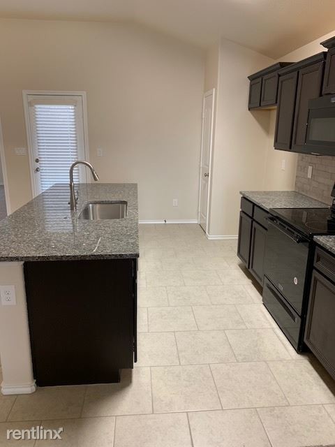 Foto del edificio - 3 br, 2 bath Apartment - 1023 E 89th St