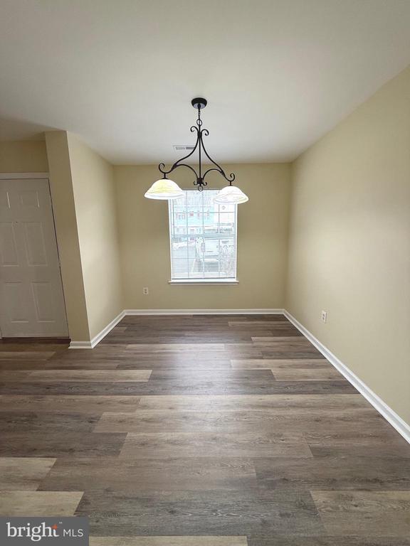 Foto del edificio - 409 Wind Ridge Dr